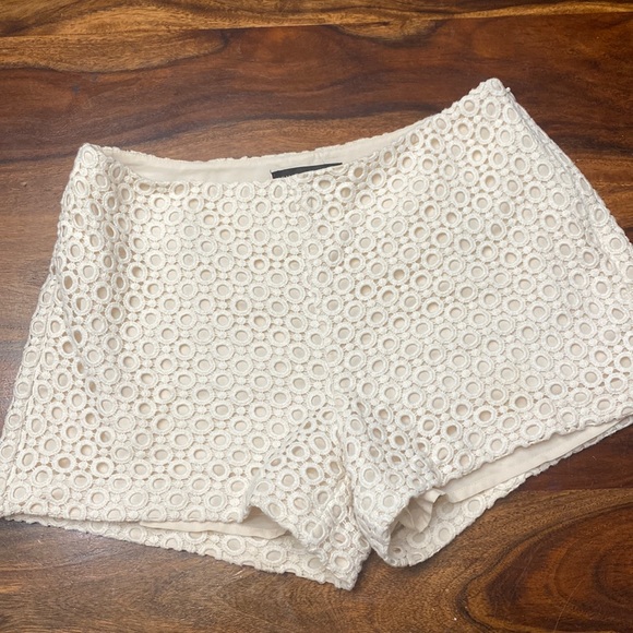 Banana Republic Cream Lace Eyelet Short - Picture 2 of 8